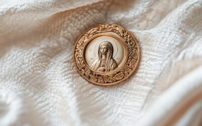 Comment choisir une médaille de Marie pour un baptême mémorable